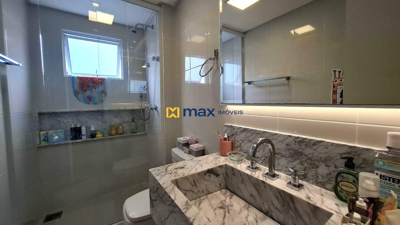 Apartamento à venda no Centro: Banheiro social