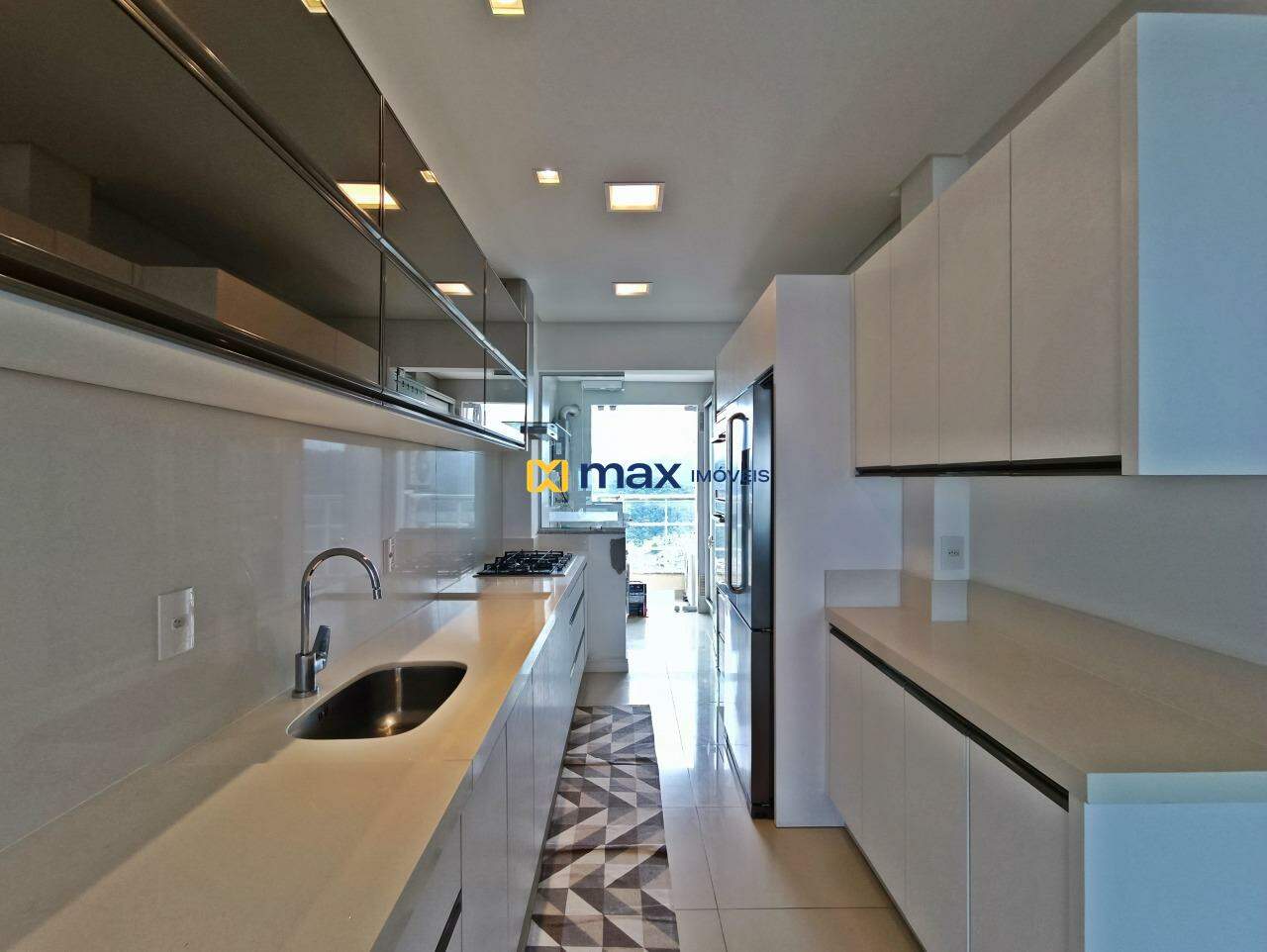 Apartamento à venda no Pioneiros: 