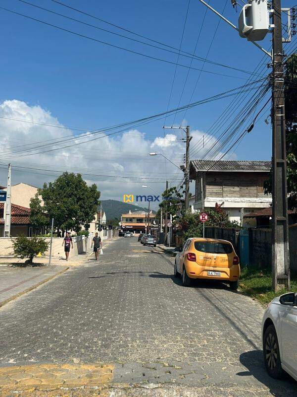 Casa à venda no Armação de Itapocoroy: 
