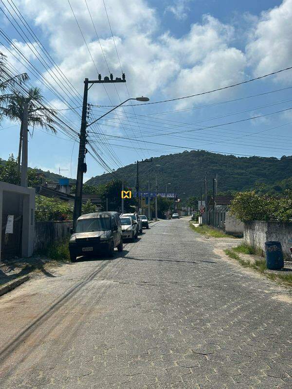 Casa à venda no Armação de Itapocoroy: 