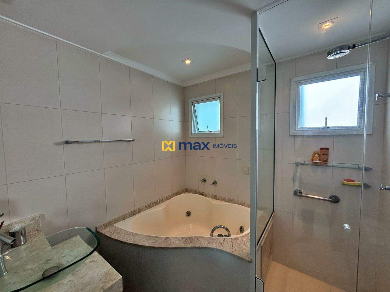 Apartamento à venda no Centro: banheiro suíte master