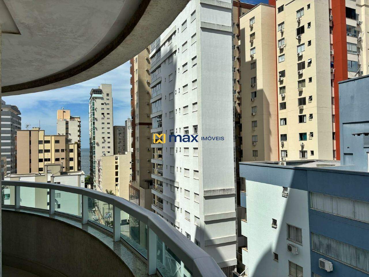 Apartamento à venda no Centro: sacada das suítes