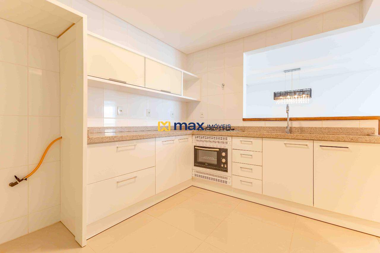Apartamento à venda no Gravatá: Cozinha com móveis planejados 
