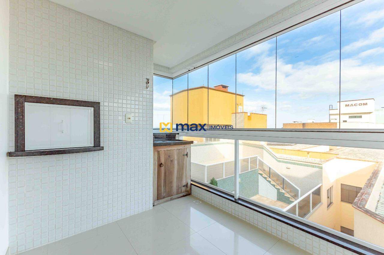 Apartamento à venda no Gravatá: Sacada com churrasqueira 