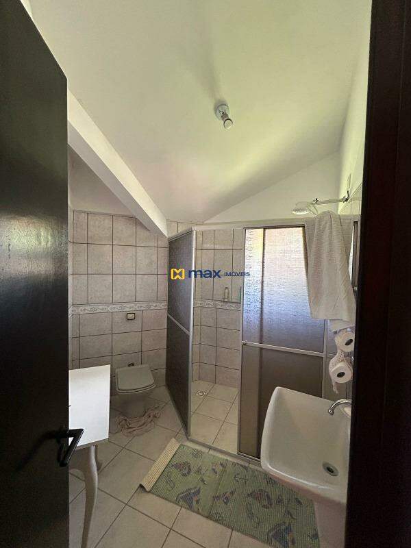 Casa à venda no Armação de Itapocoroy: Banheiro Social (Piso Superior)