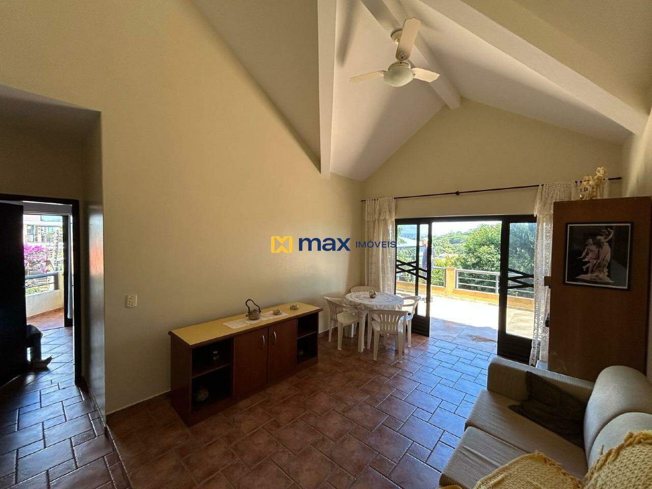 Casa à venda no Armação de Itapocoroy: Sala de Estar e TV (Piso Superior)