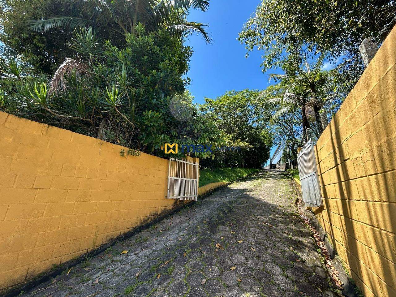 Casa à venda no Armação de Itapocoroy: Entrada
