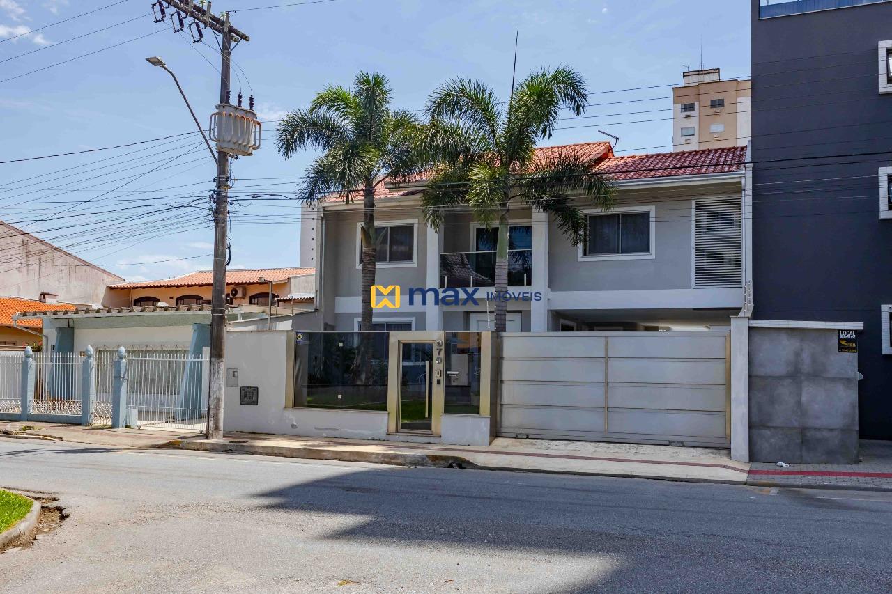 Casa Comercial à venda no Vila Operária: Fachada