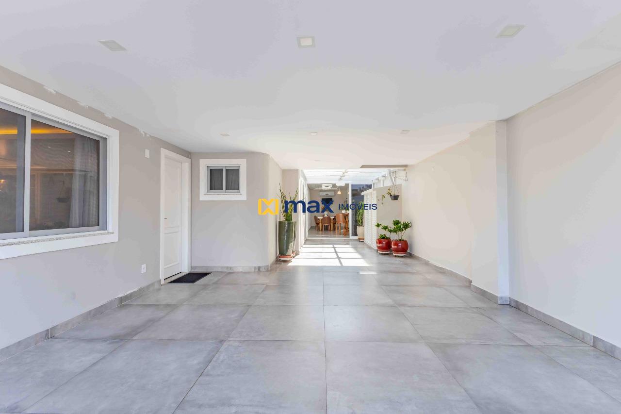 Casa Comercial à venda no Vila Operária: Garagem