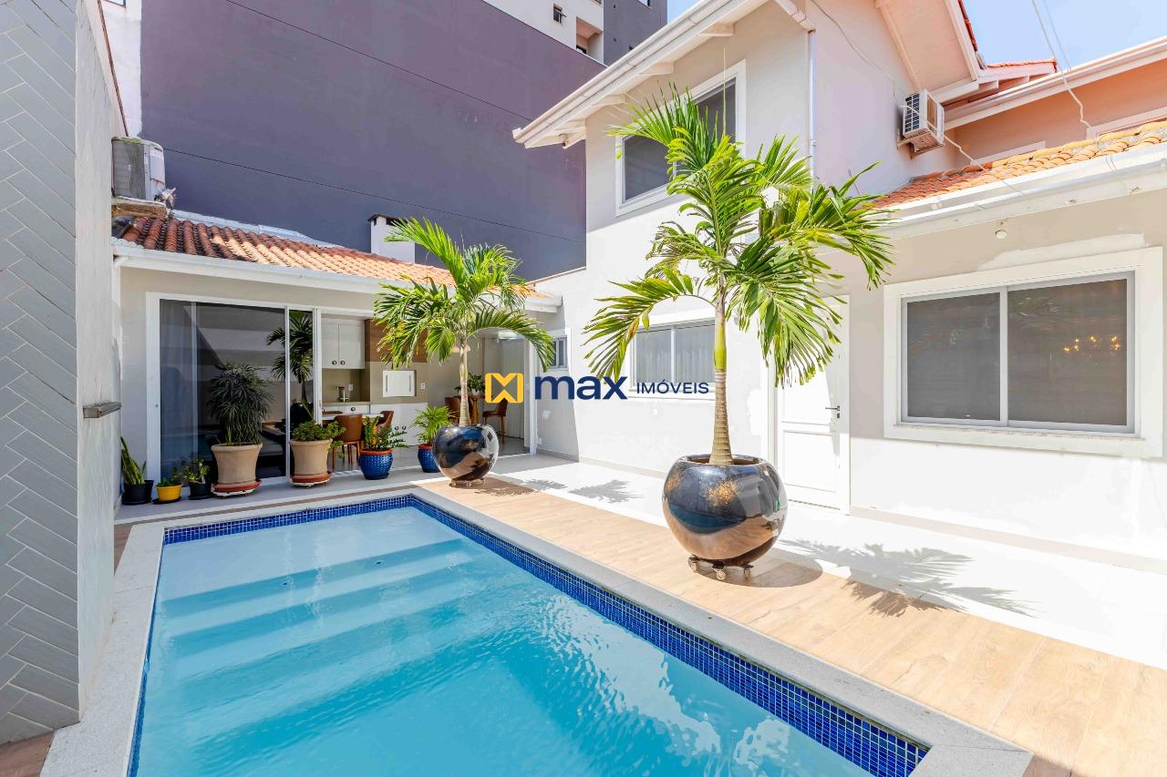 Casa Comercial à venda no Vila Operária: Piscina