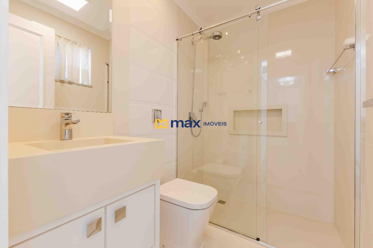 Casa Comercial à venda no Vila Operária: Banheiro área externa