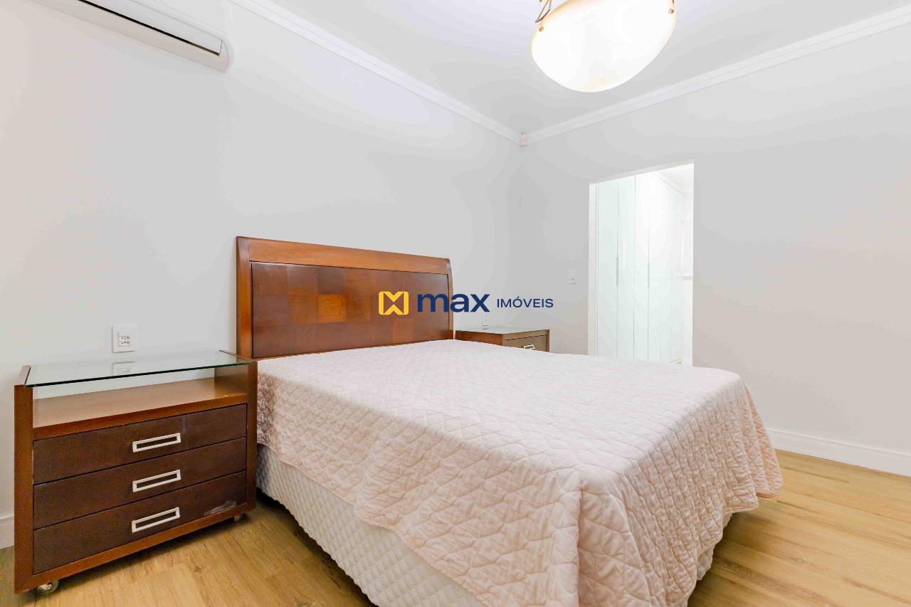 Casa Comercial à venda no Vila Operária: Suíte 1