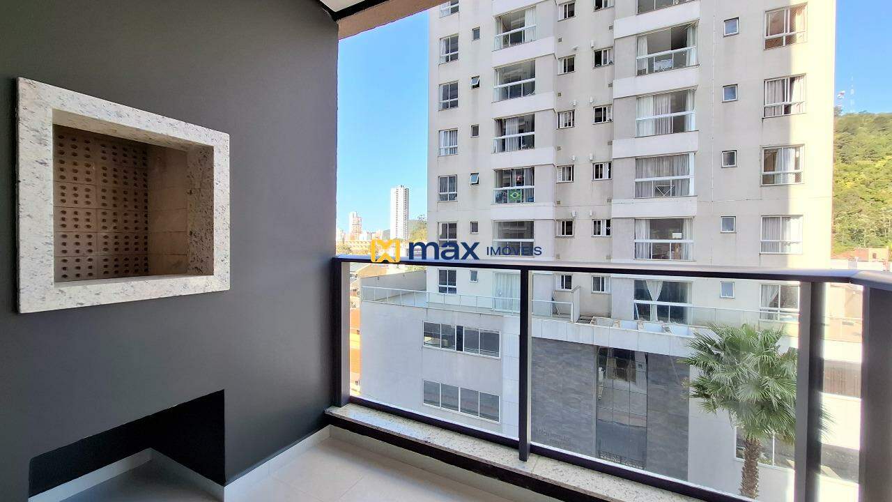 Apartamento à venda no Centro: Sacada com churrasqueira 