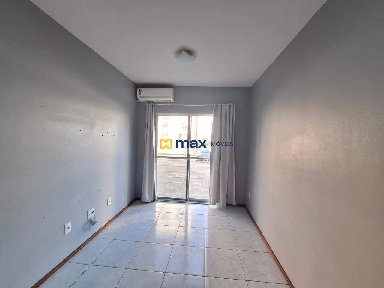 Apartamento para aluguel no Itaipava: Sala