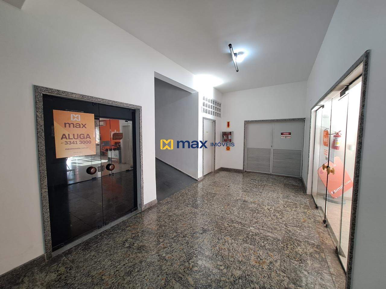 Sala para aluguel no Centro: Hall Sala