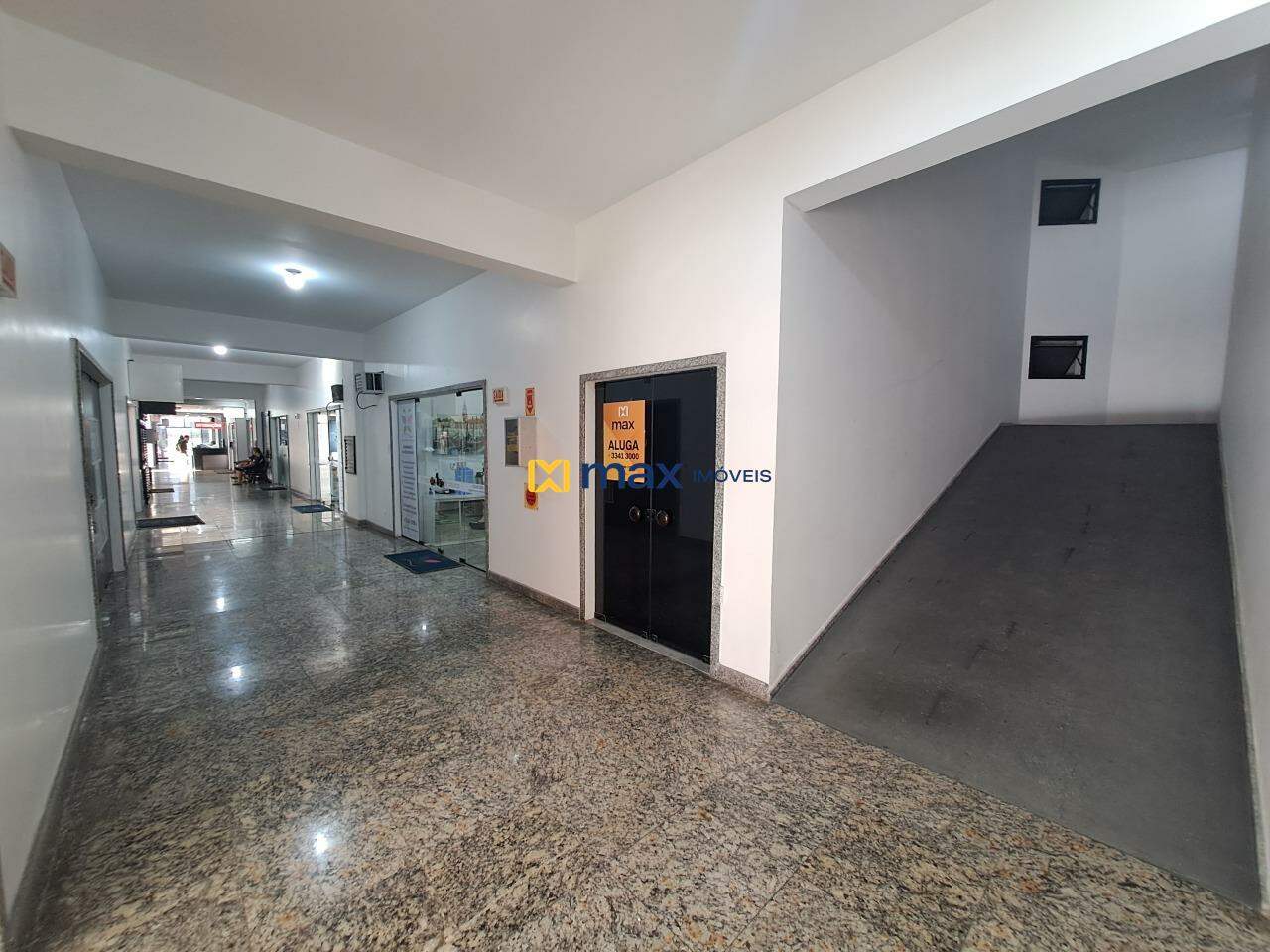 Sala para aluguel no Centro: Hall Sala
