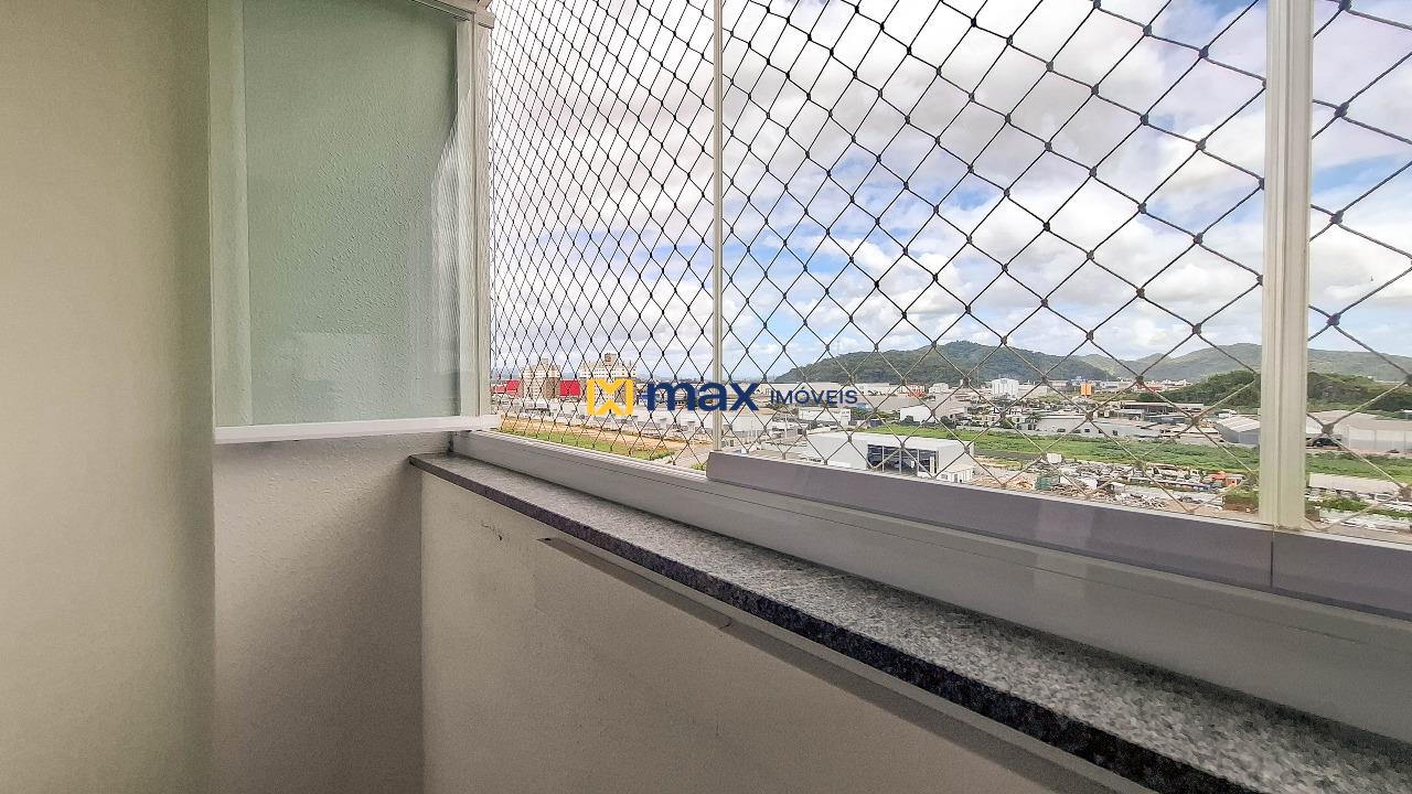 Apartamento à venda no Cordeiros: Sacada com churrasqueira