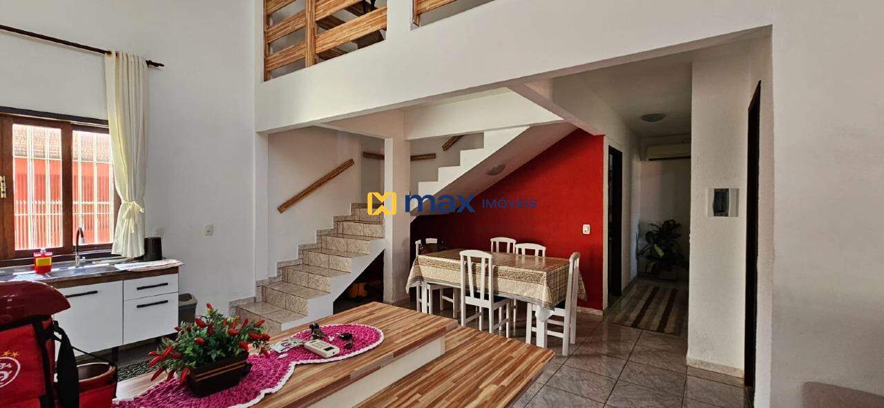 Casa à venda no São Domingos: sala de jantar e cozinha
