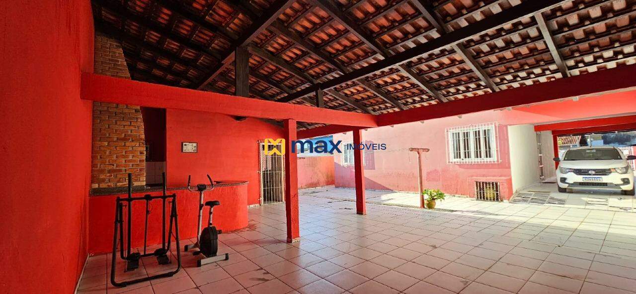 Casa à venda no São Domingos: espaço pra festas com churrasqueira