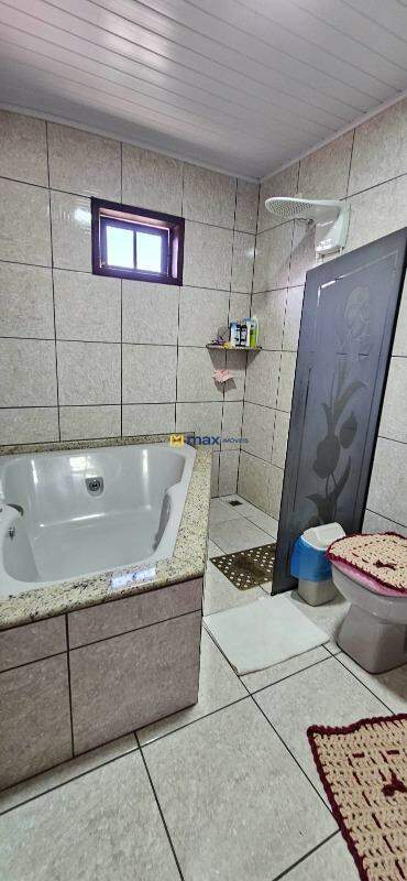 Casa à venda no São Domingos: banheira da suíte