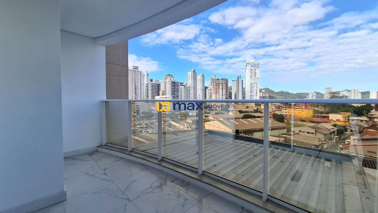 Apartamento à venda no Fazenda: Sacada com churrasqueira