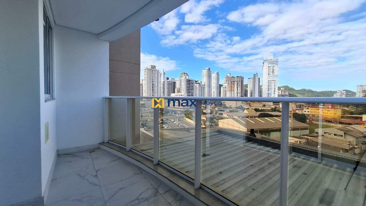Apartamento à venda no Fazenda: Sacada com churrasqueira