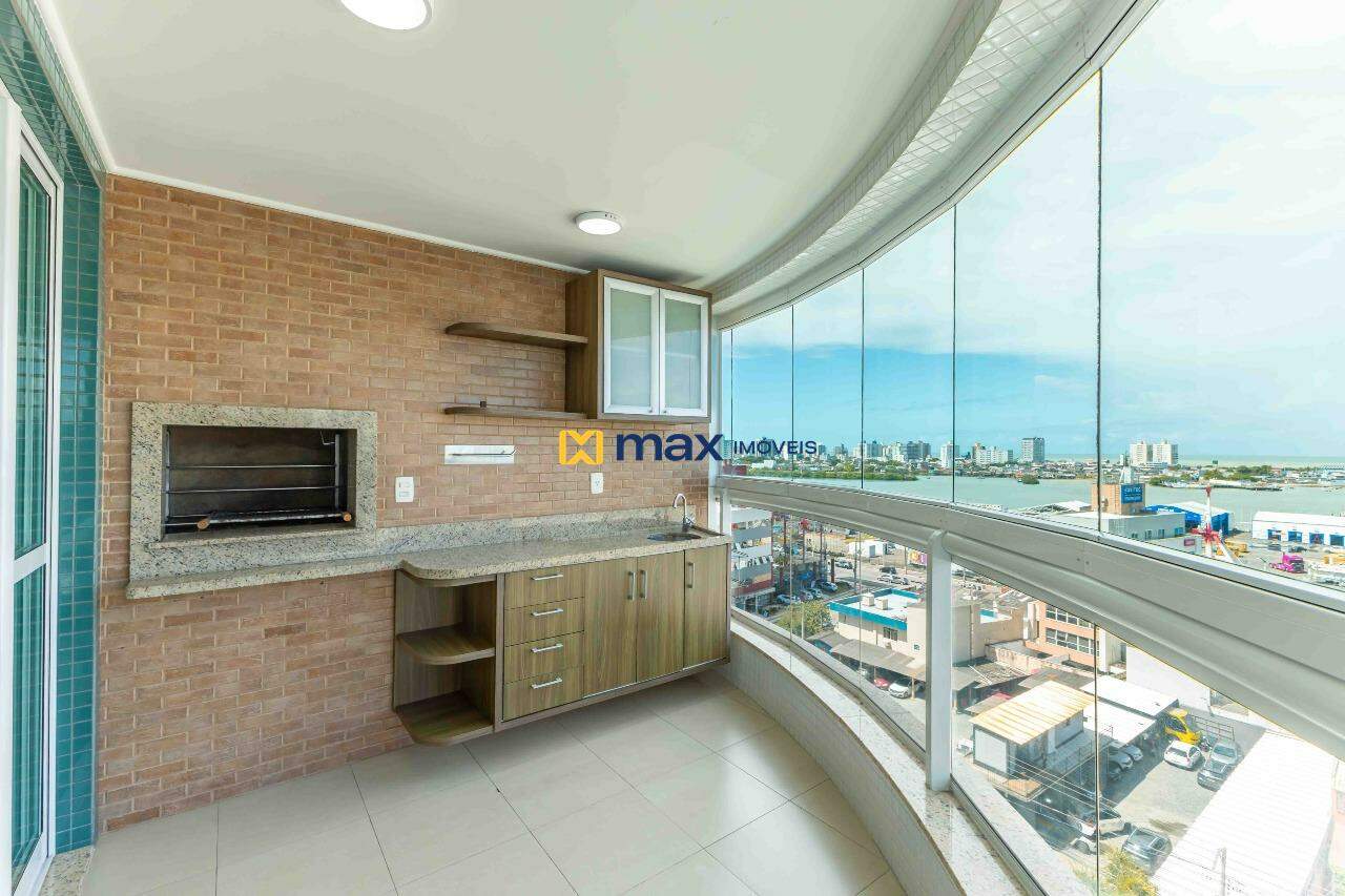 Apartamento à venda no Centro: Sacada com churrasqueira