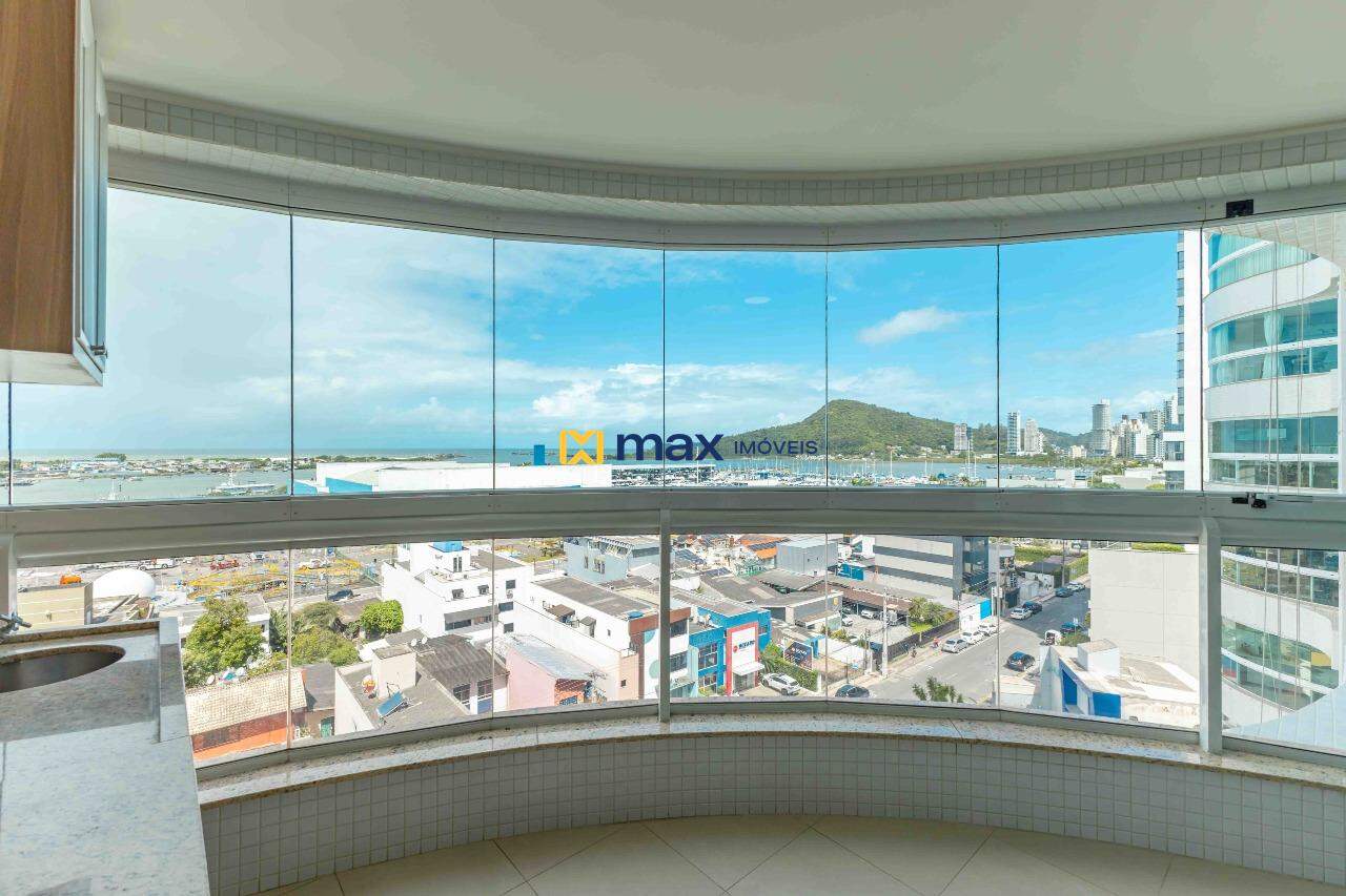 Apartamento à venda no Centro: Sacada com churrasqueira