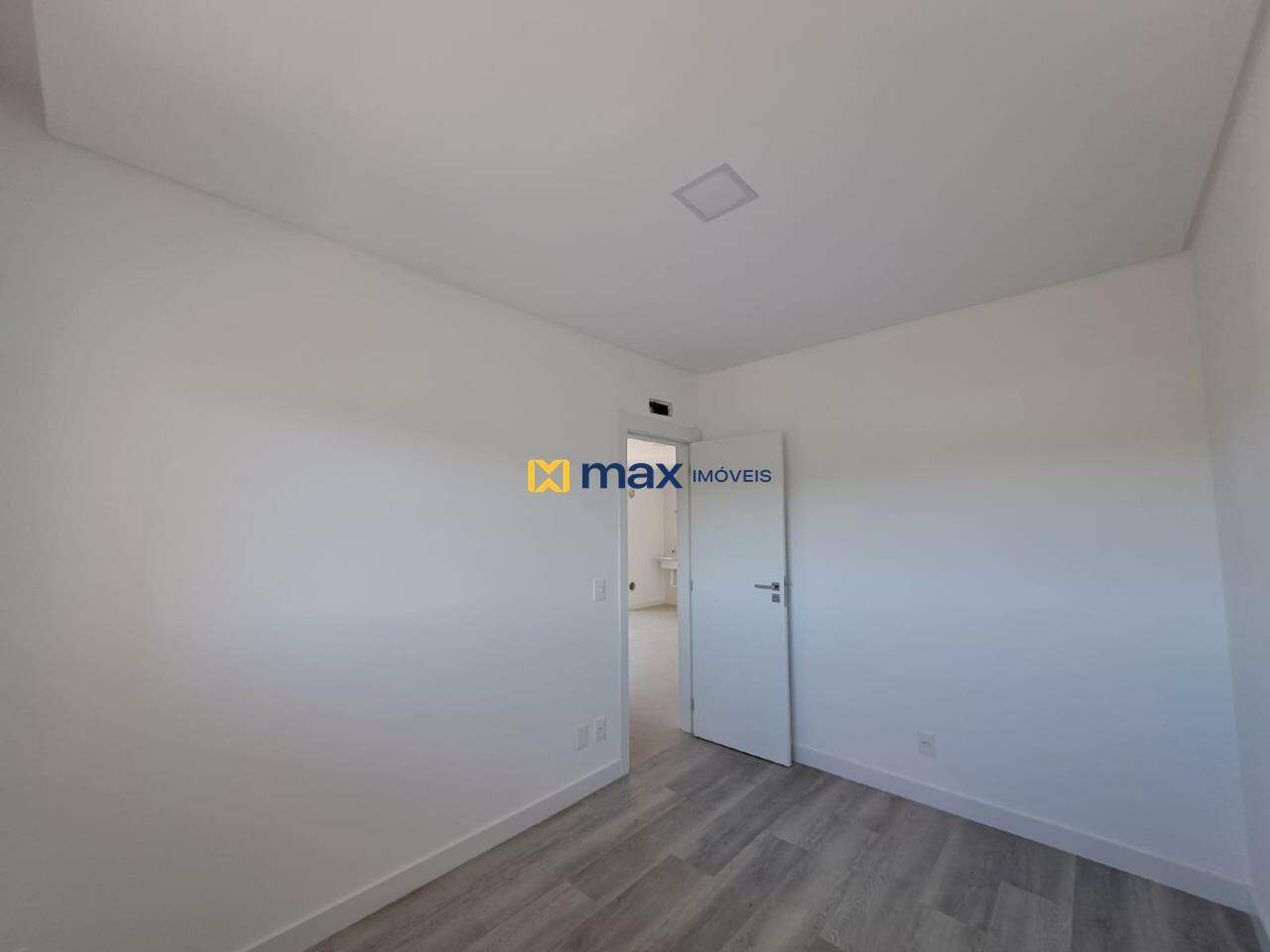 Apartamento para aluguel no Praia Brava: 01 Quarto