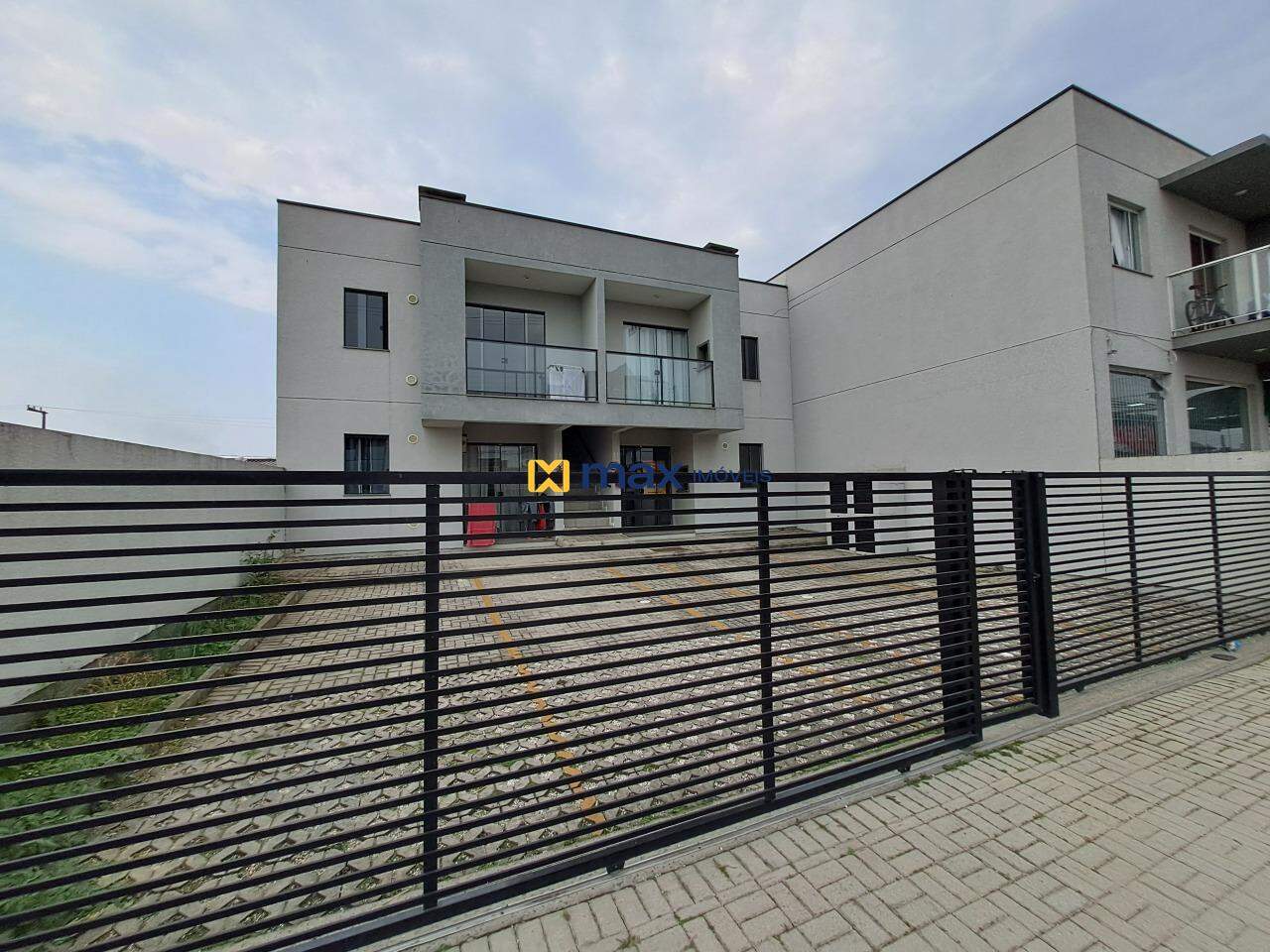 Apartamento à venda no Espinheiros: Fachada
