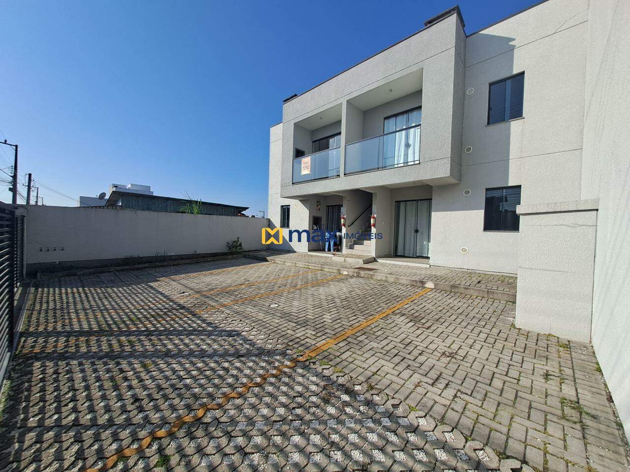Apartamento à venda no Espinheiros: Fachada/Garagens