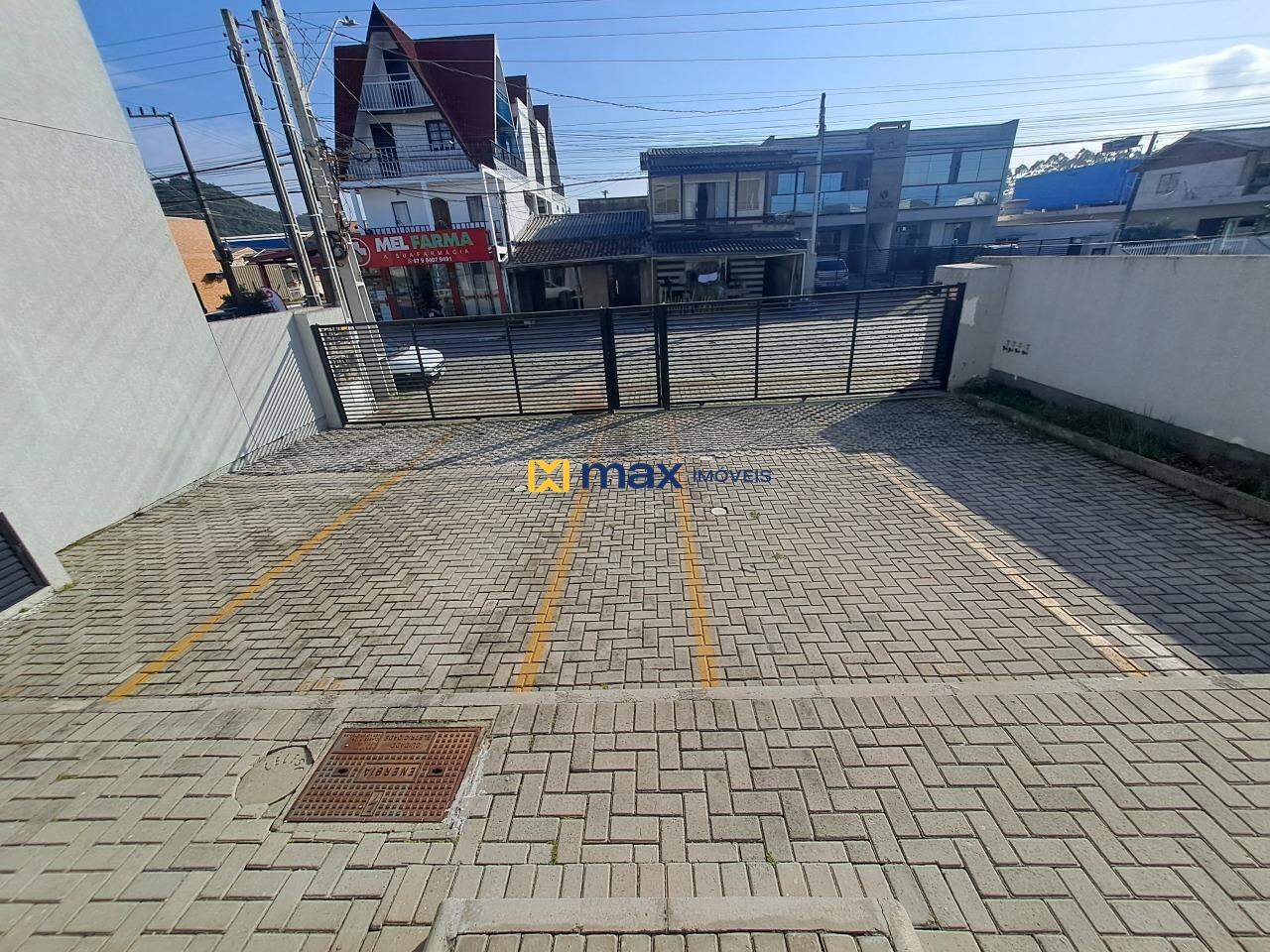 Apartamento à venda no Espinheiros: Fachada/Garagens