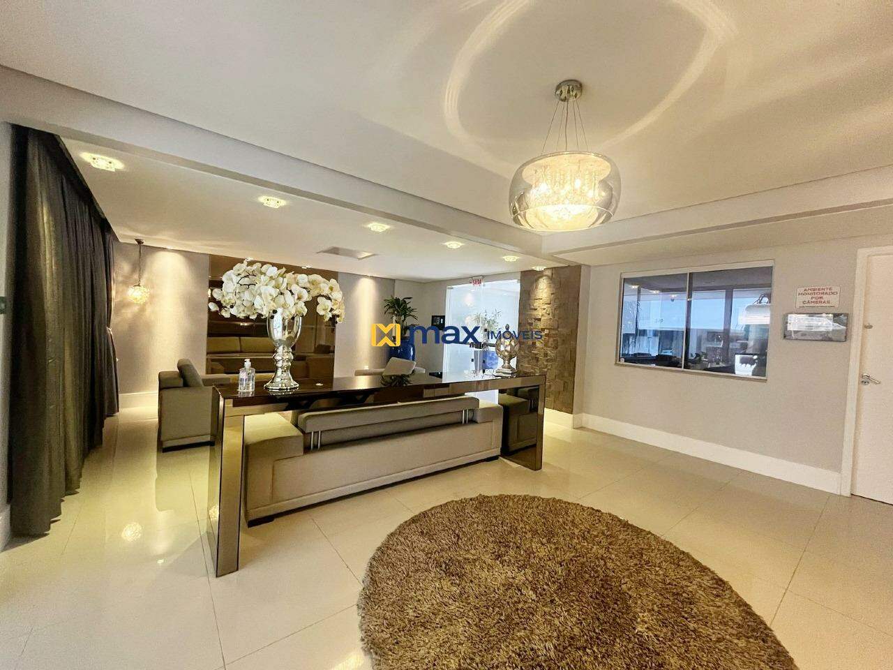 Apartamento à venda no Pioneiros: Hall de Entrada