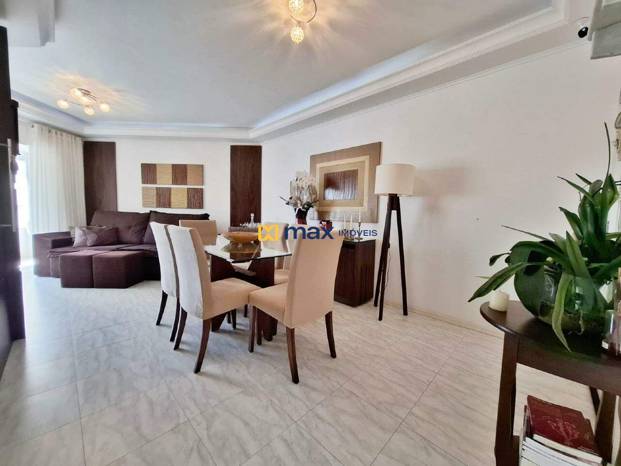 Apartamento à venda no Pioneiros: Sala de jantar integrada