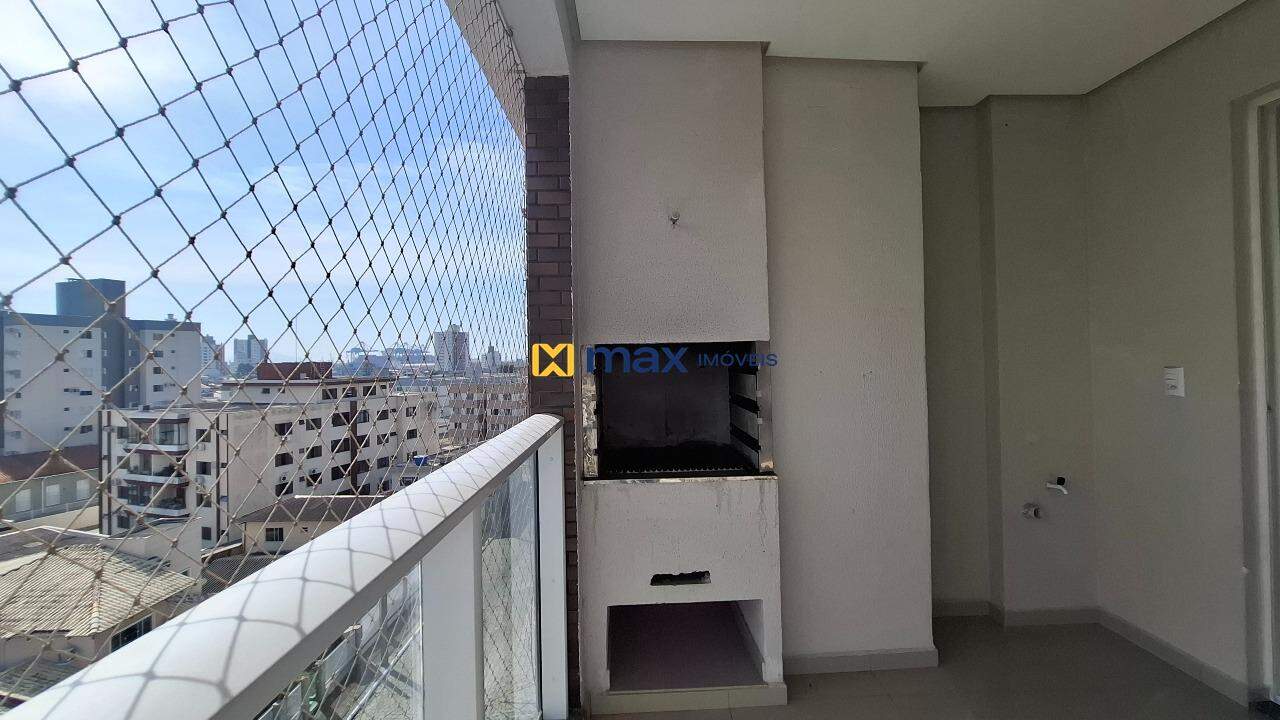 Apartamento à venda no São João: Sacada com churrasqueira