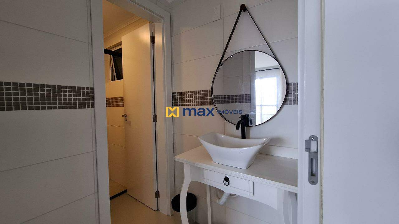 Apartamento à venda no Praia Brava: Banheiro social