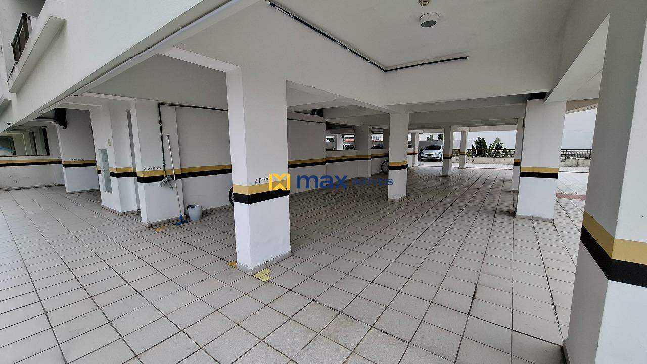 Apartamento para aluguel no São João: Garagem