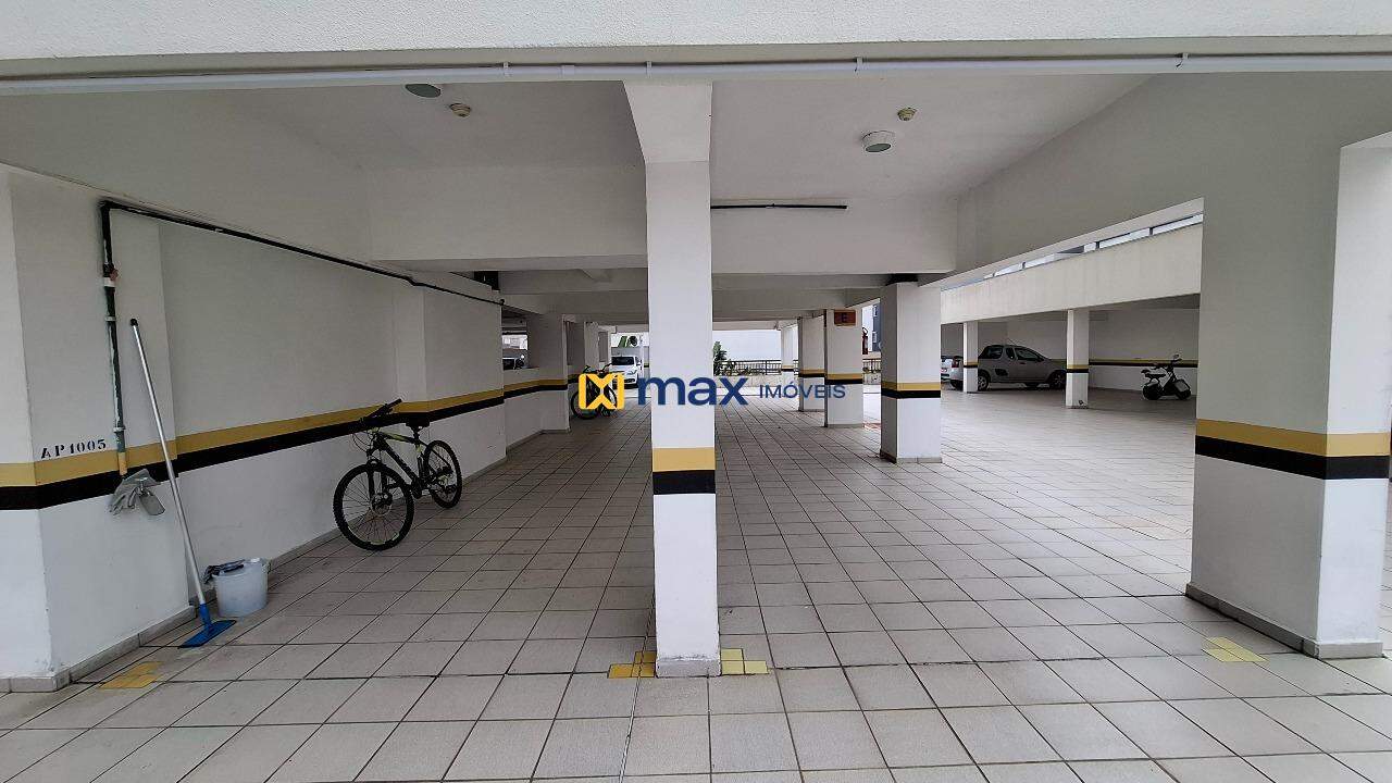 Apartamento para aluguel no São João: Garagem