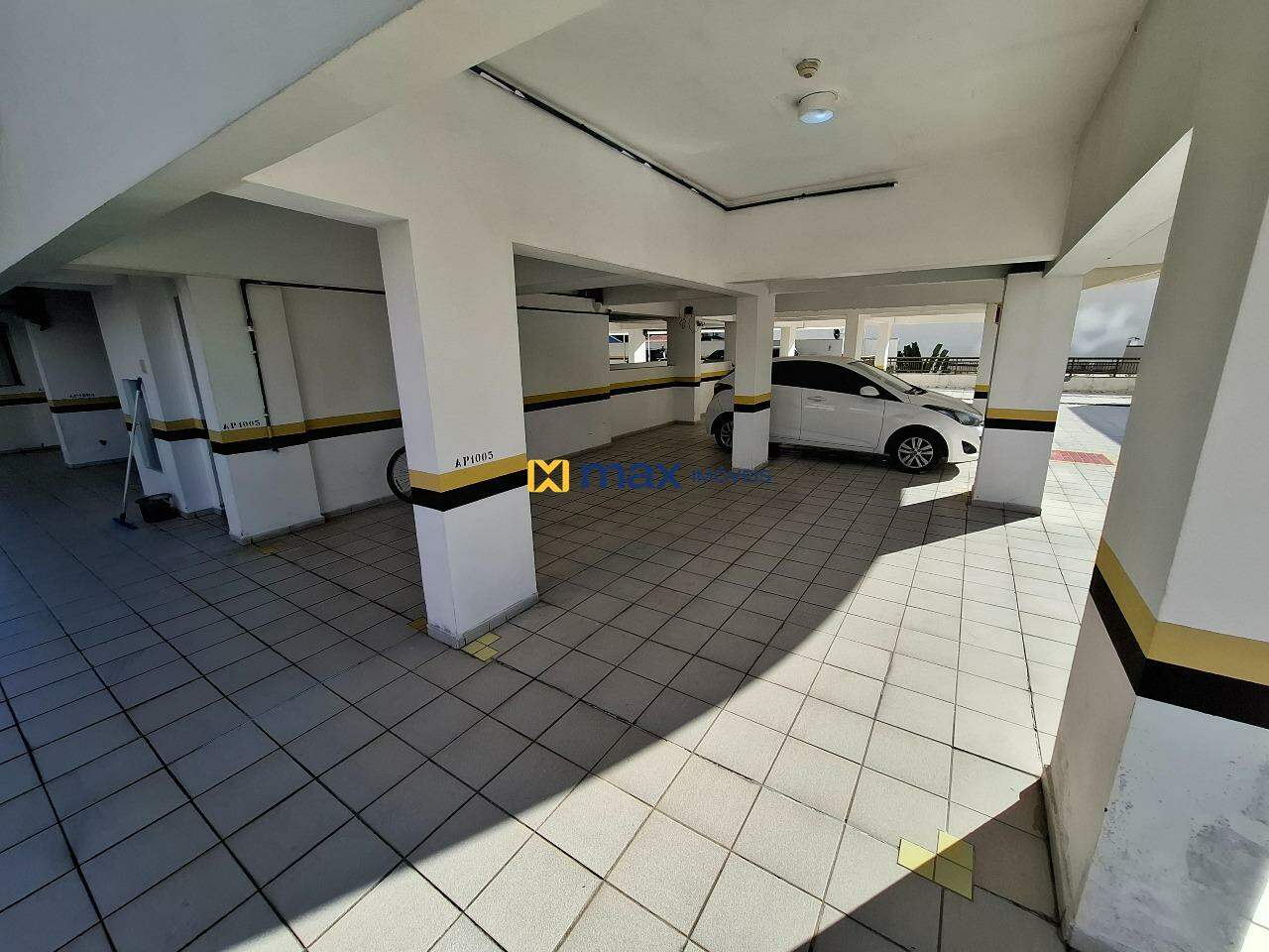 Apartamento para aluguel no São João: Garagem