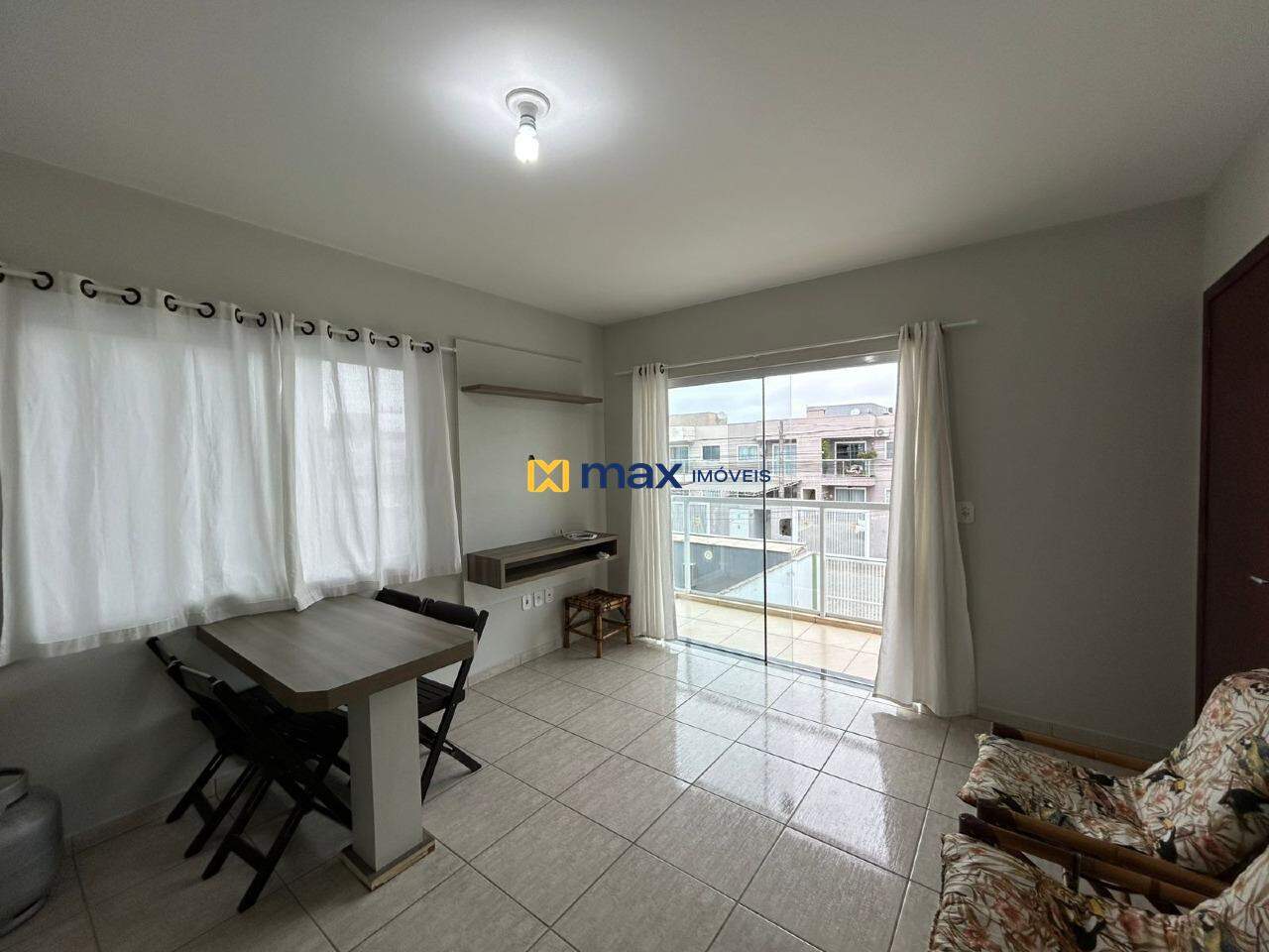Apartamento à venda no Meia Praia: Sala de estar e jantar