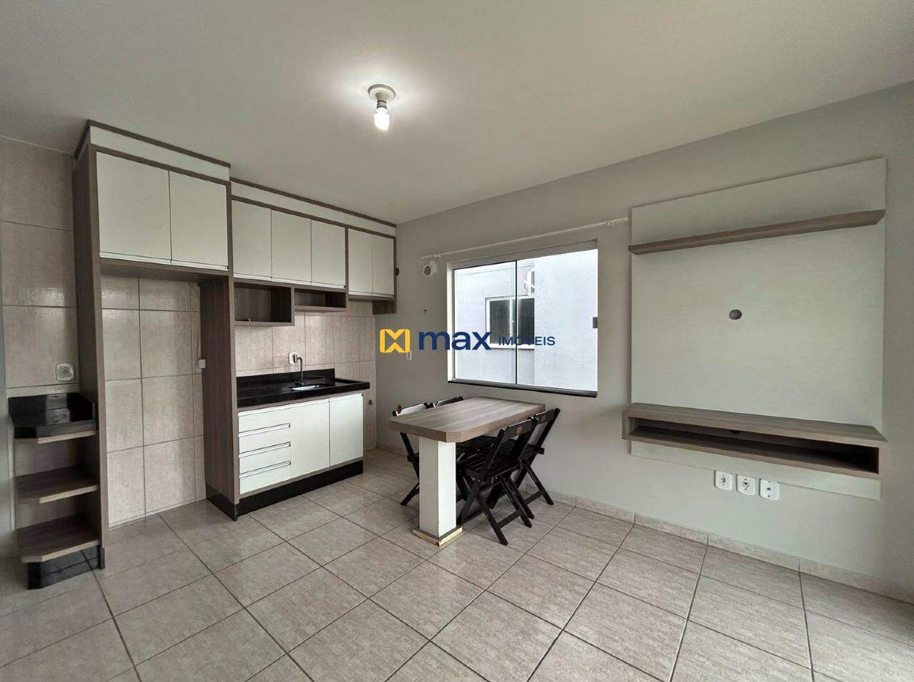 Apartamento para aluguel no Meia Praia: Cozinha e Sala 
