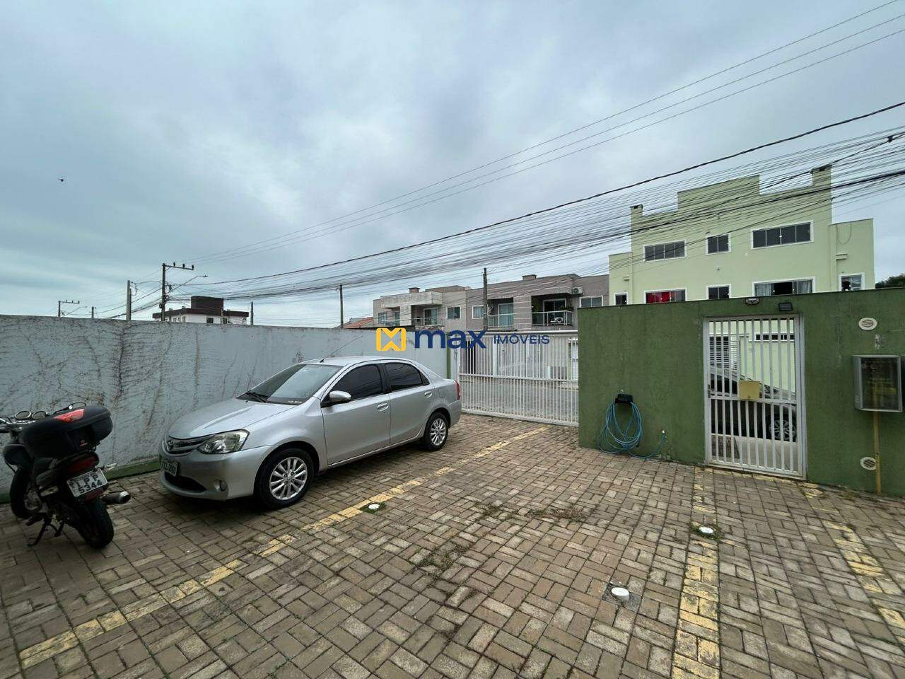 Apartamento para aluguel no Meia Praia: Vaga de Garagem