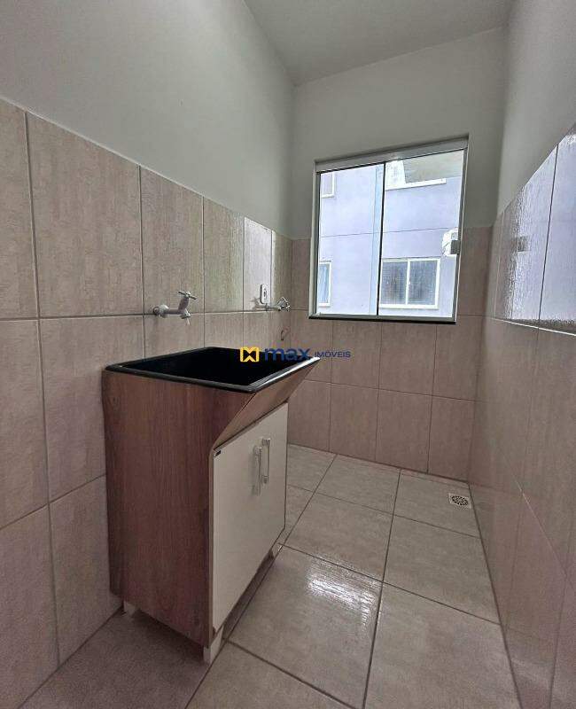Apartamento para aluguel no Meia Praia: Lavanderia