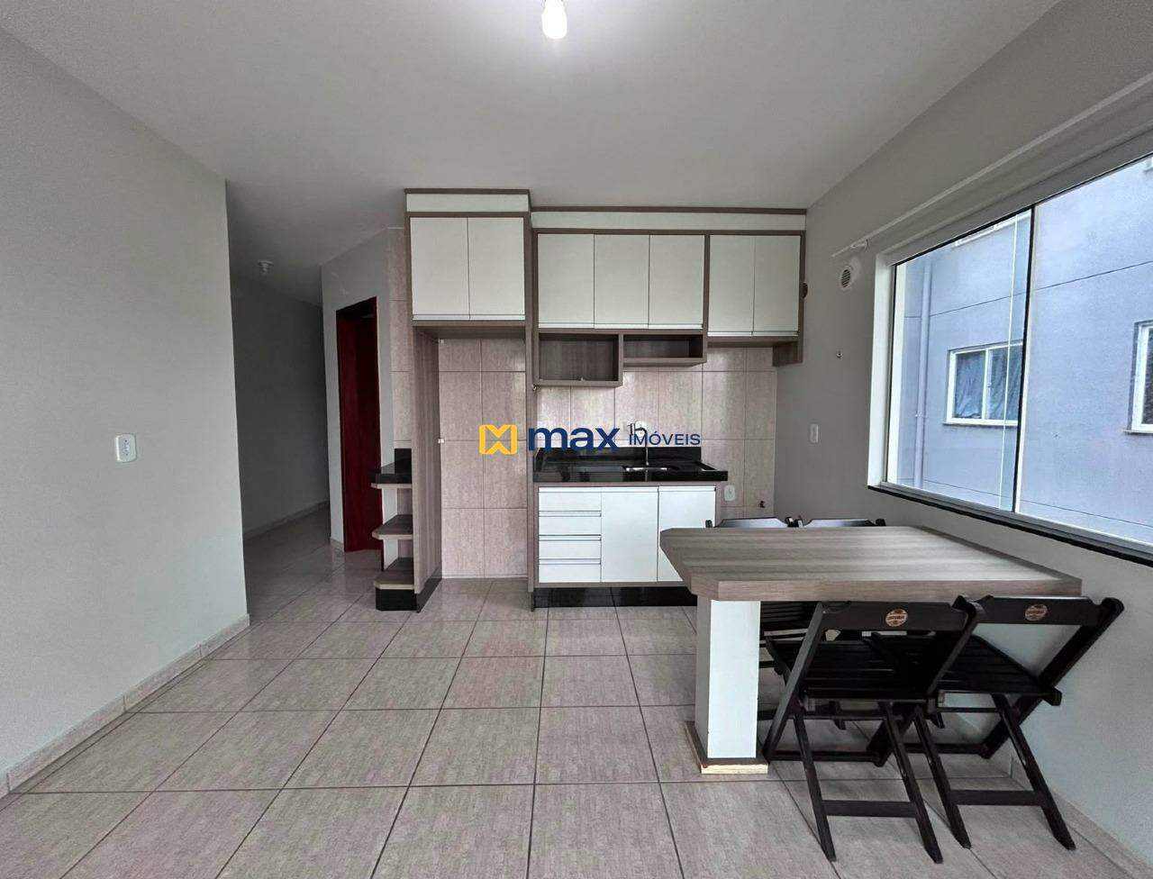 Apartamento para aluguel no Meia Praia: Cozinha e Sala