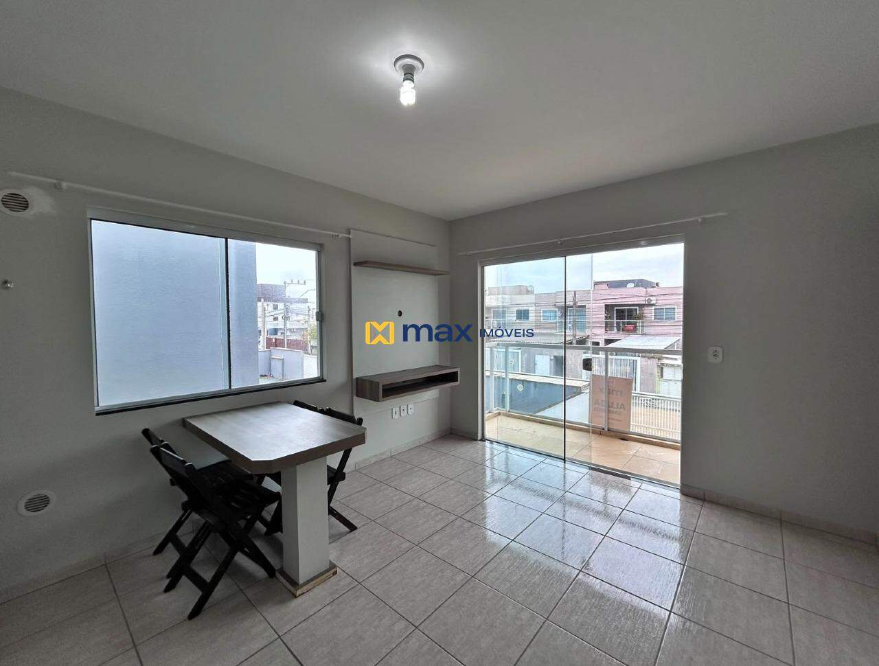 Apartamento para aluguel no Meia Praia: Cozinha e Sala 