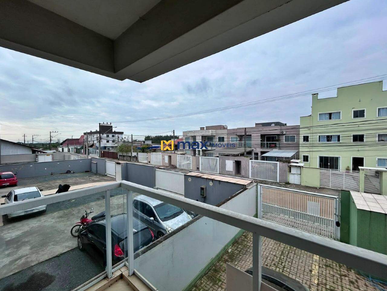 Apartamento para aluguel no Meia Praia: Sacada