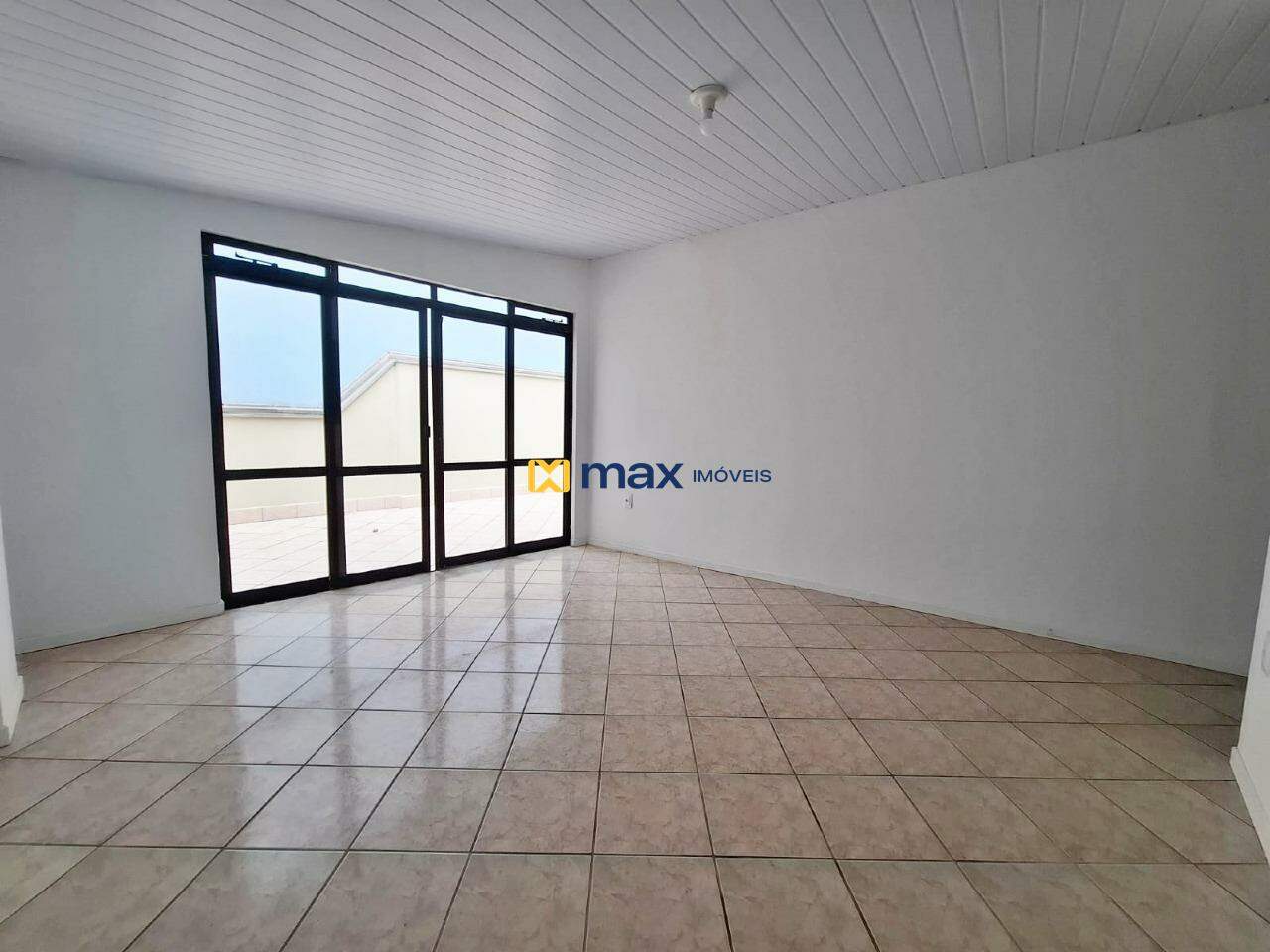 Apartamento à venda no Centro: Sala com acesso a área externa
