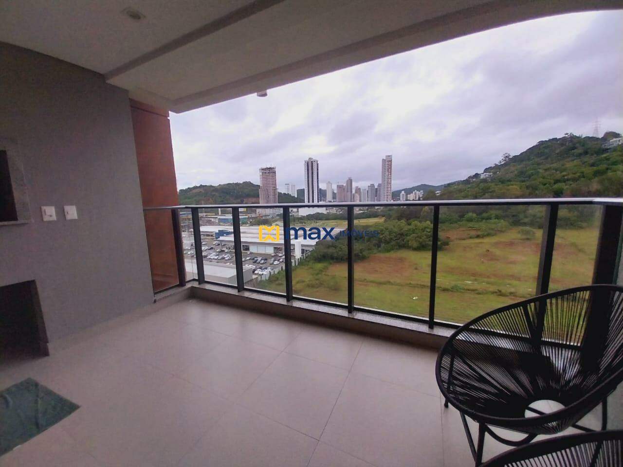 Apartamento para aluguel no Praia Brava: Sacada com churrasqueira