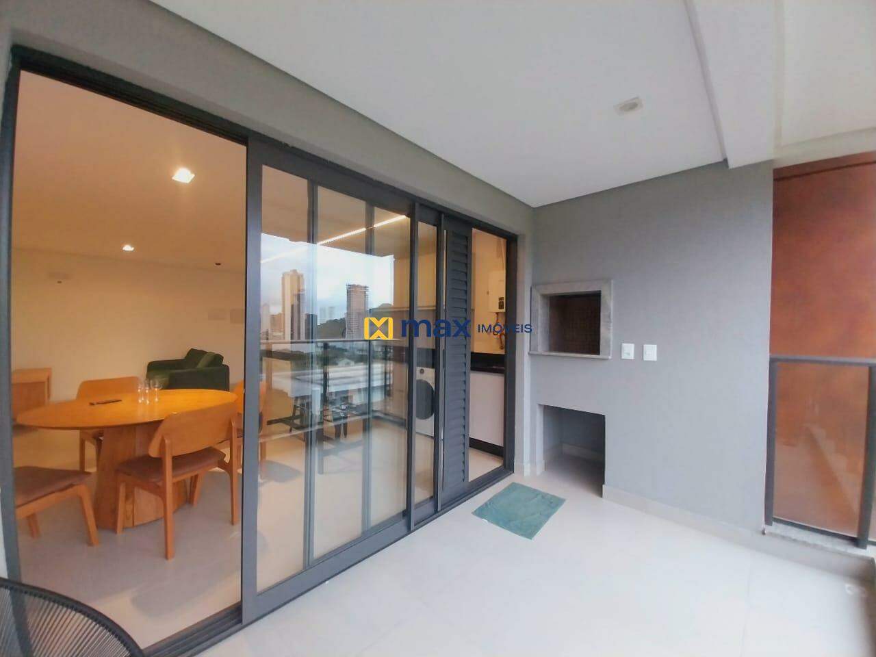 Apartamento para aluguel no Praia Brava: Sacada com churrasqueira