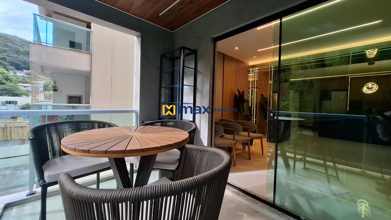 Apartamento à venda no Cabeçudas: Sacada com churrasqueira